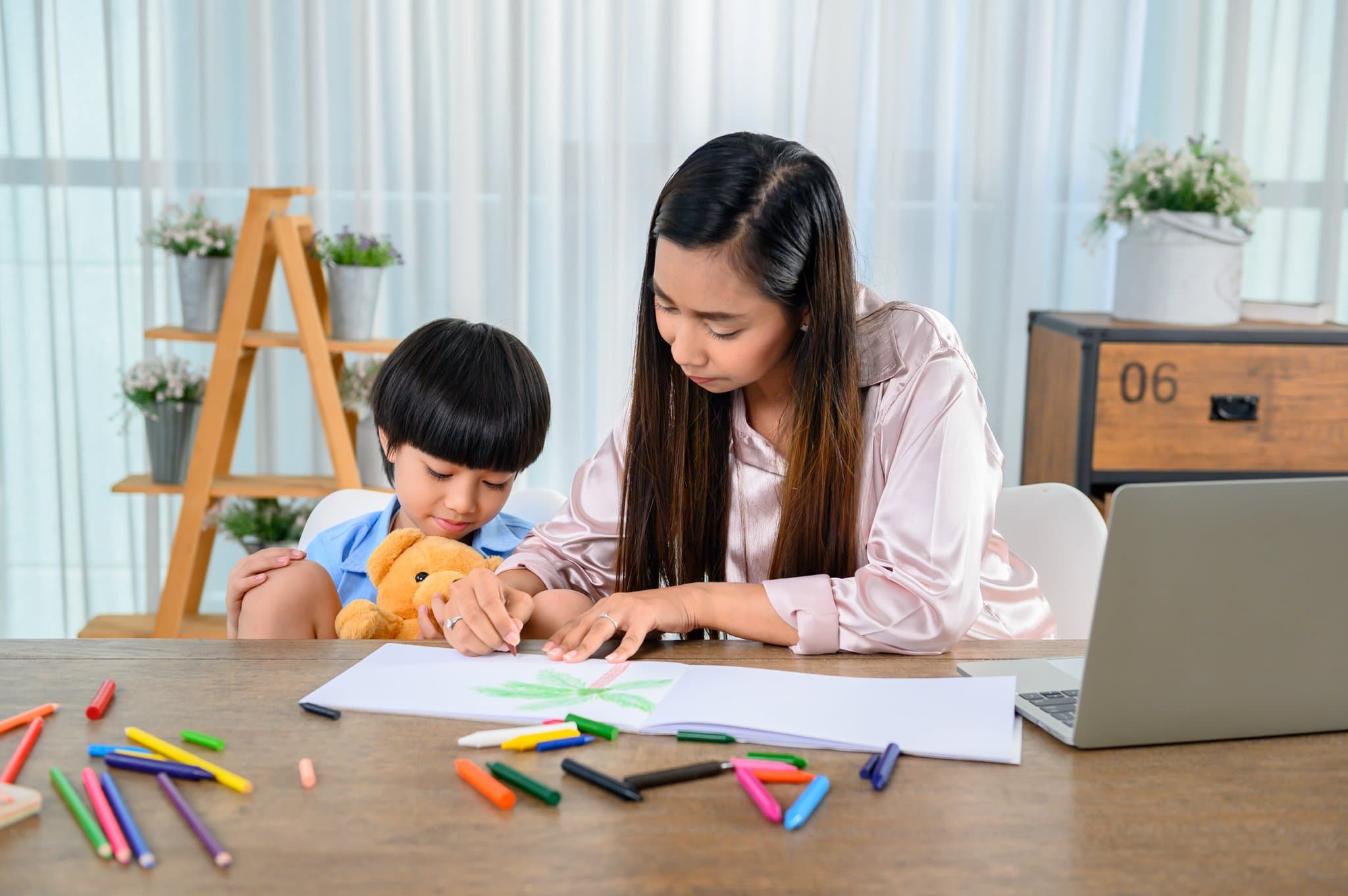 Encouraging Independence in Preschoolers: Expert Tips for Parents & Teachers